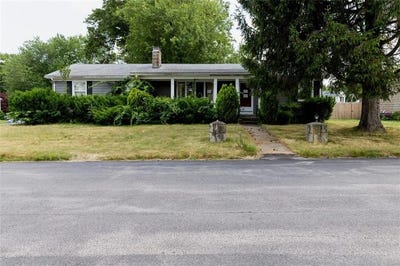 /international/us/12-cypress-drive-smithfield-ri-110109184690/