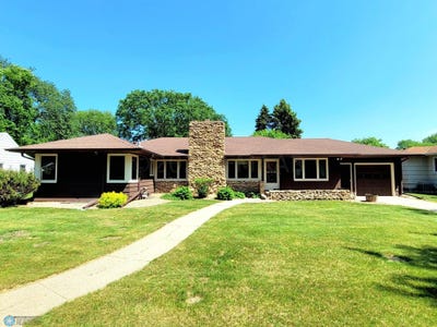 /international/us/1328-10th-avenue-s-moorhead-mn-110109109592/