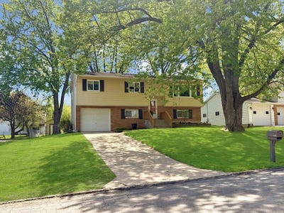 /international/us/1939-revere-street-freeport-il-110107866570/