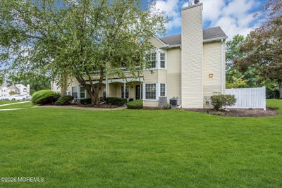 /international/us/12-dennis-court-hightstown-nj-110110321894/