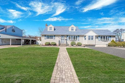/international/us/260-28th-street-copiague-ny-110107264931/