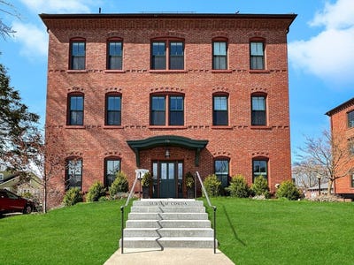 /international/us/15-sparhawk-st-amesbury-ma-110107818201/
