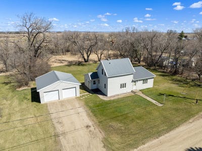 /international/us/449-davis-st-willow-city-nd-110107929660/
