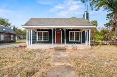 /international/us/1008-w-10th-street-bonham-tx-110109695827/
