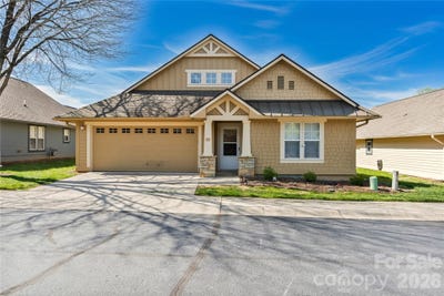/international/us/47-barn-owl-way-hendersonville-nc-110107259464/