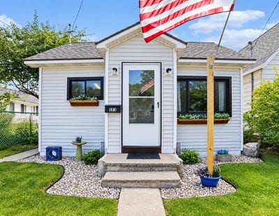 /international/us/171-quincy-street-manistee-mi-110120002510/