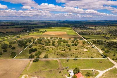 /international/us/3145-n-grape-creek-rd-fredericksburg-tx-110120508806/