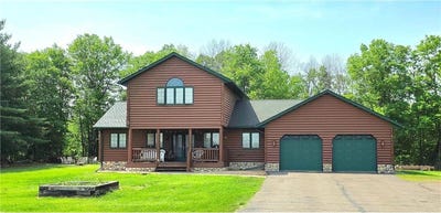 /international/us/2207-riverdale-road-mora-mn-110099905415/