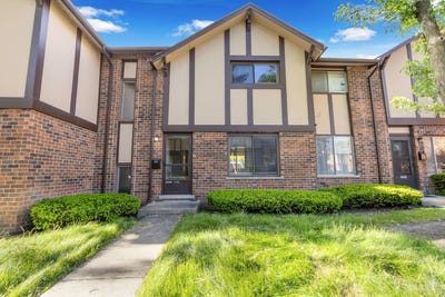 /international/us/18w266-knollwood-lane-villa-park-il-110108279265/