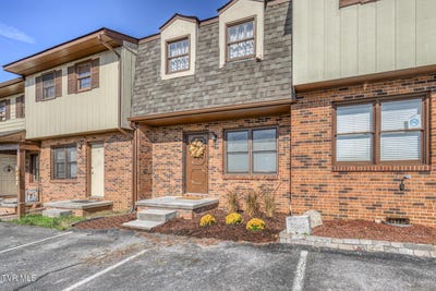 /international/us/124-oakcrest-circle-bristol-va-110107855957/