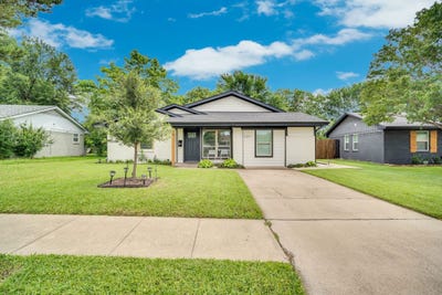 /international/us/206-e-chico-drive-garland-tx-110108296752/