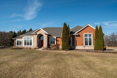 /international/us/s101w32920-westpointe-dr-mukwonago-wi-110106273765/