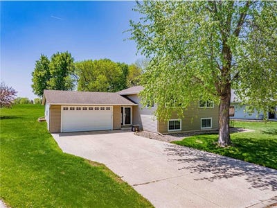 /international/us/319-casper-circle-norwood-young-america-mn-110099923833/