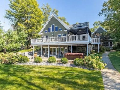 /international/us/3518-e-long-lake-road-harrison-mi-110107849924/