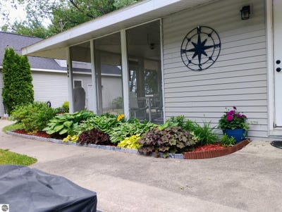 /international/us/6466-westshore-drive-oscoda-mi-110108685082/