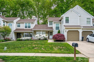 /international/us/64-cypress-drive-east-windsor-nj-110107841577/