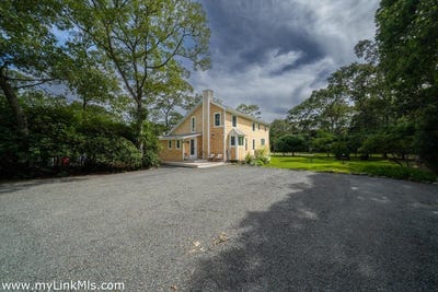 /international/us/229-oak-lane-west-tisbury-ma-110108352991/