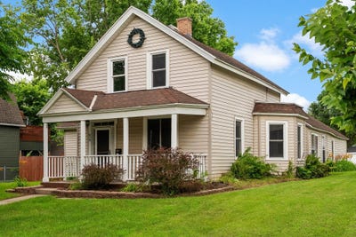/international/us/415-e-cook-street-portage-wi-110101152872/