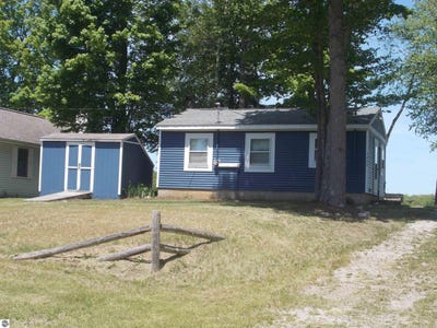 /international/us/5469-ridge-road-hale-mi-110108551742/