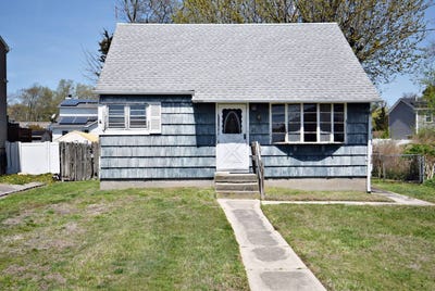 /international/us/23-shore-dr-mastic-beach-ny-110099329035/?lang=en