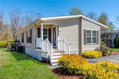 /international/us/40-campbell-circle-east-greenwich-ri-110107689162/