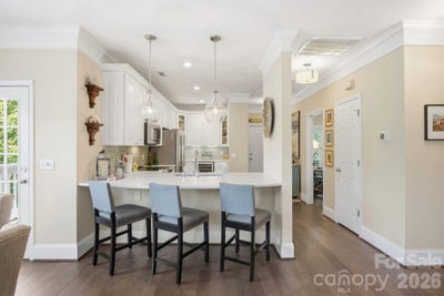 /international/us/8942-rosalyn-glen-road-cornelius-nc-110108146052/
