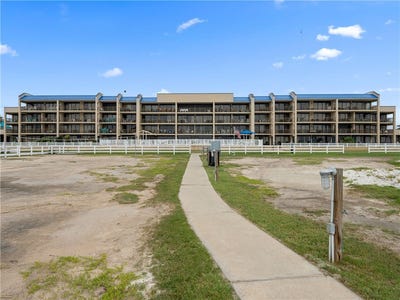 /international/us/1021-s-water-street-rockport-tx-110119560273/