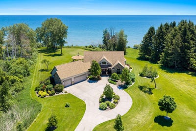 /international/us/5317-s-10th-st-manitowoc-wi-110109002871/