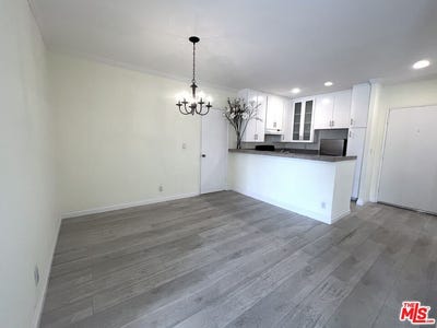 /international/us/11645-montana-ave-los-angeles-ca-110108665934/