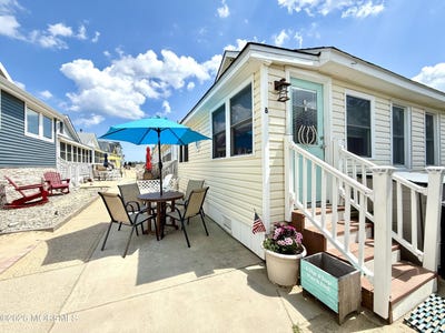 /international/us/8-brunswick-place-point-pleasant-beach-nj-110119644939/