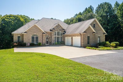 /international/us/145-chippawa-drive-dallas-nc-110110371086/