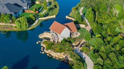 /international/us/704-waterbrook-parkway-argyle-tx-110108587691/