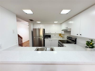 /international/us/4428-sw-70th-ter-davie-fl-110098593595/