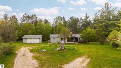 /international/us/2631-sparling-road-kingsley-mi-110108343720/