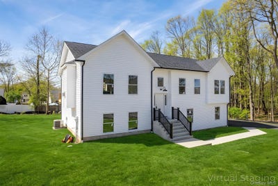 /international/us/748-9w-route-valley-cottage-ny-110105324619/