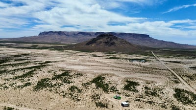 /international/us/70-north-bad-bunny-run-alpine-tx-110108167806/