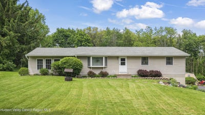 /international/us/19-viewmont-road-copake-ny-110108383920/