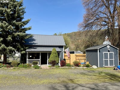 /international/us/103-w-4th-st-wallowa-or-110107480340/