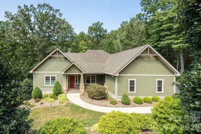 /international/us/8-manorwood-court-flat-rock-nc-110119969340/