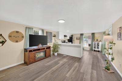 /international/us/4375-weber-river-dr-riverdale-ut-110108383968/