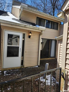 /international/us/22-country-place-springfield-il-110107938255/