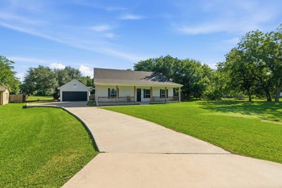 /international/us/300-mockingbird-lane-springtown-tx-110108153927/