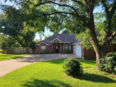 /international/us/9020-monticello-drive-granbury-tx-110101217784/