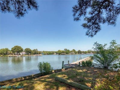 /international/us/7877-berkeley-drive-gloucester-point-va-110108169376/