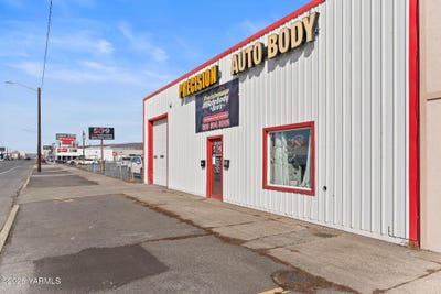 /international/us/609-s-1st-st-yakima-wa-110100314749/