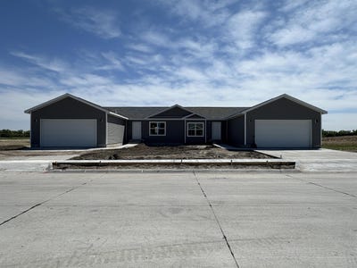 /international/us/1023-s-1st-street-columbus-ne-110107807630/