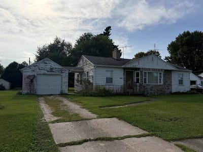 /international/us/404-maple-avenue-forreston-il-110110209093/
