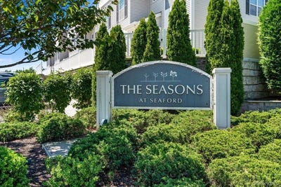 /international/us/54-spring-drive-seaford-ny-110108614462/