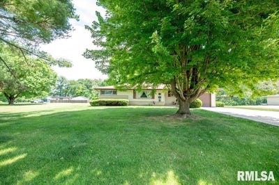 /international/us/1526-division-street-metamora-il-110108724629/
