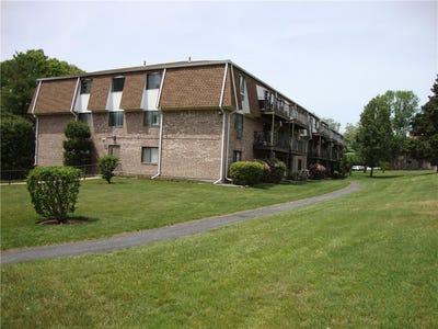 /international/us/752-quaker-lane-warwick-ri-110108475975/